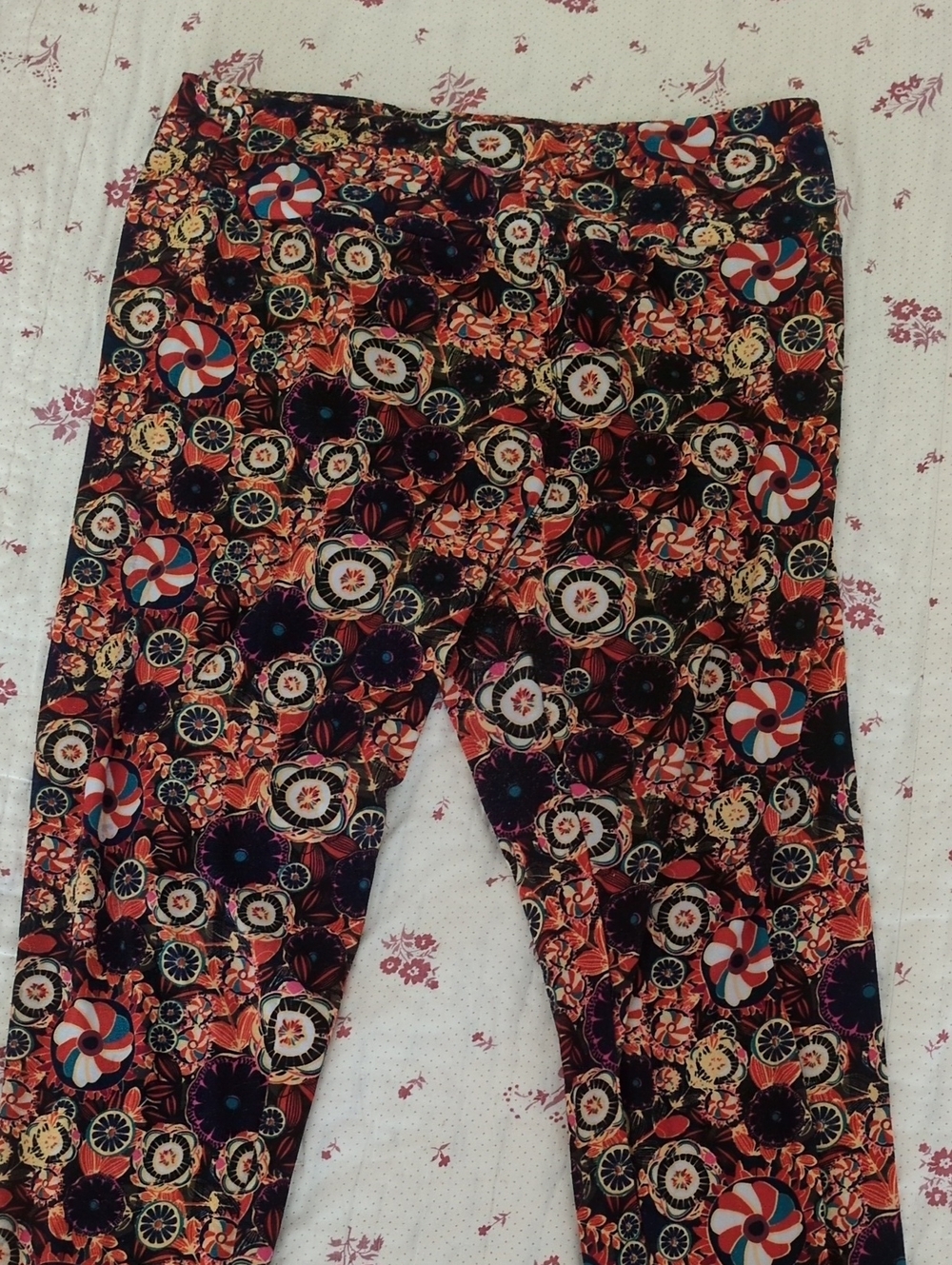 LuLaRoe Kaleidoscope Pinwheel Floral Medallion Leggings